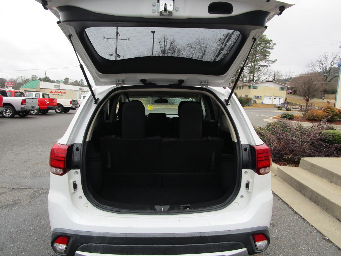 2016 WHITE /Black/Cloth Mitsubishi Outlander (JA4AD2A36GZ) , located at 1814 Albert Pike Road, Hot Springs, AR, 71913, (501) 623-1717, 34.494228, -93.094070 - Photo#7